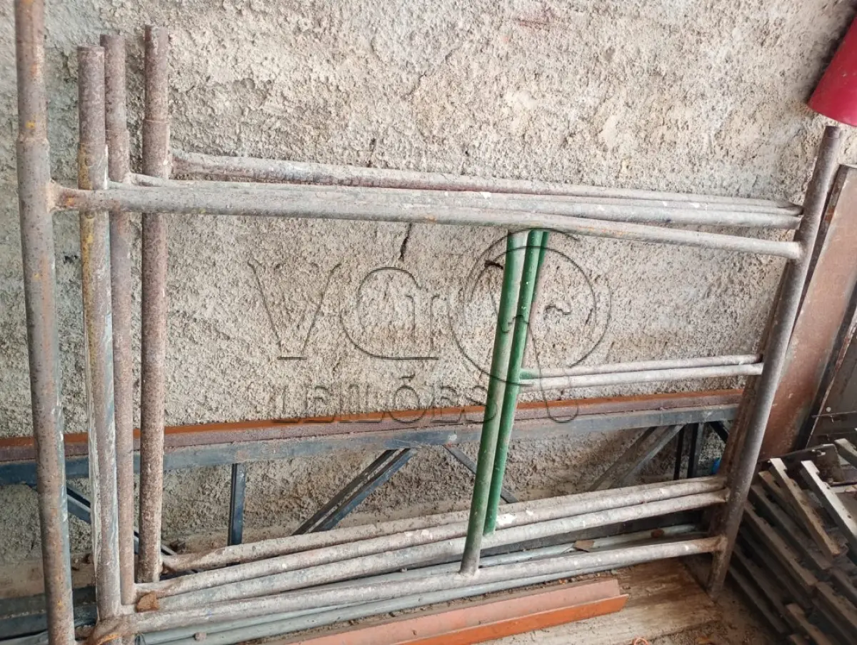 LOTE 002 - 11 Peças de Andaime 1,5m x 1m