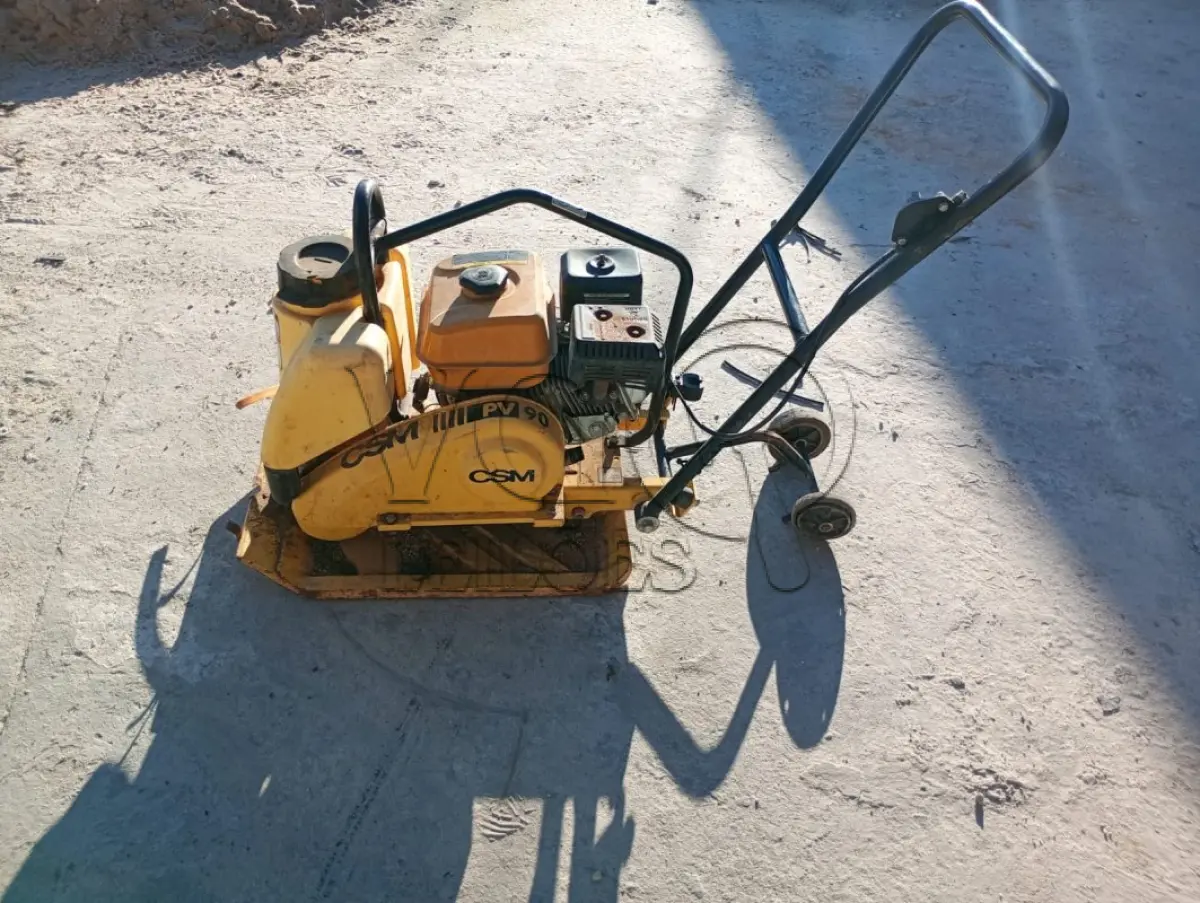 LOTE 007 - Vibradora de solo