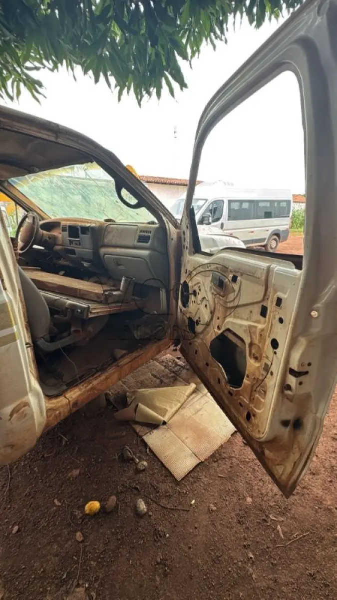 LOTE 002 - FORD / F350 G; ANO/MODELO: 2002/2003