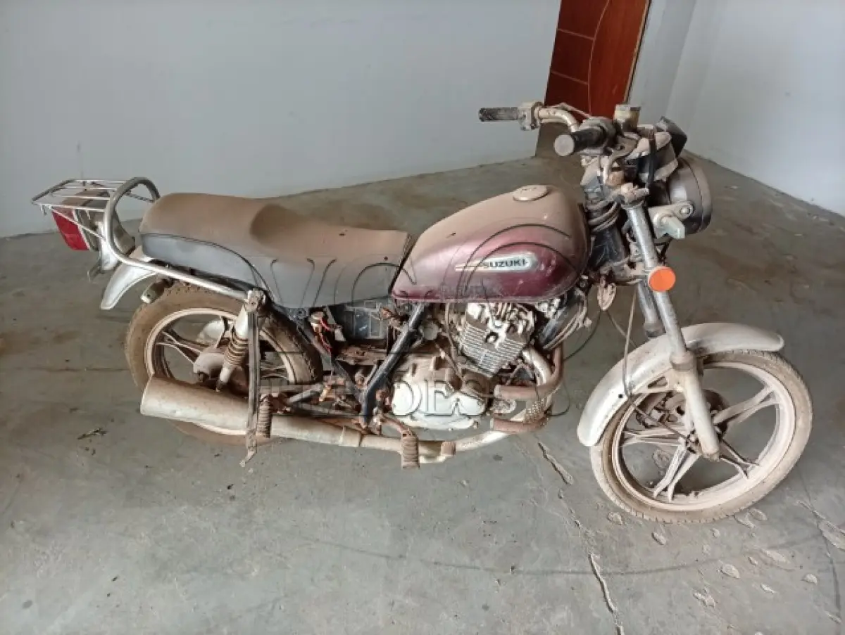 LOTE 026 - SUZUKI INTRUDER 125