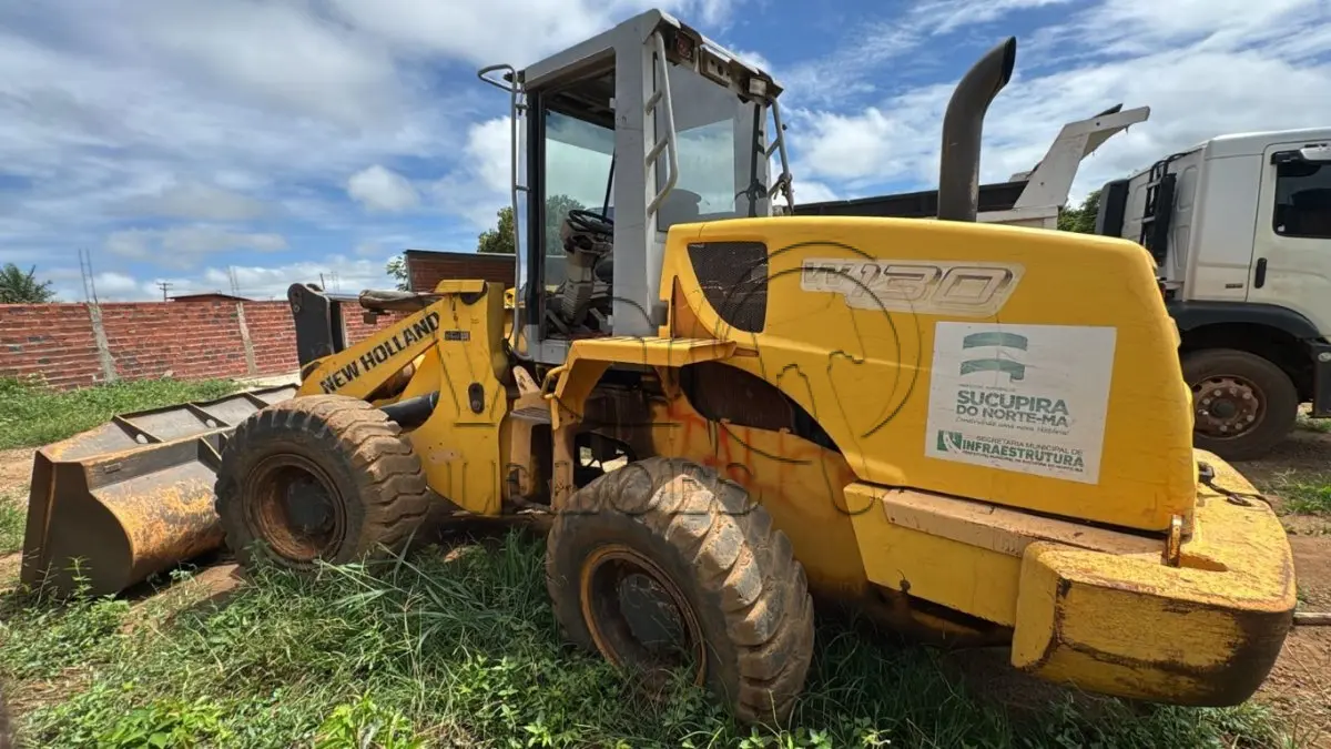 LOTE 007 - CARREGADEIRA NEW HOLLAND
