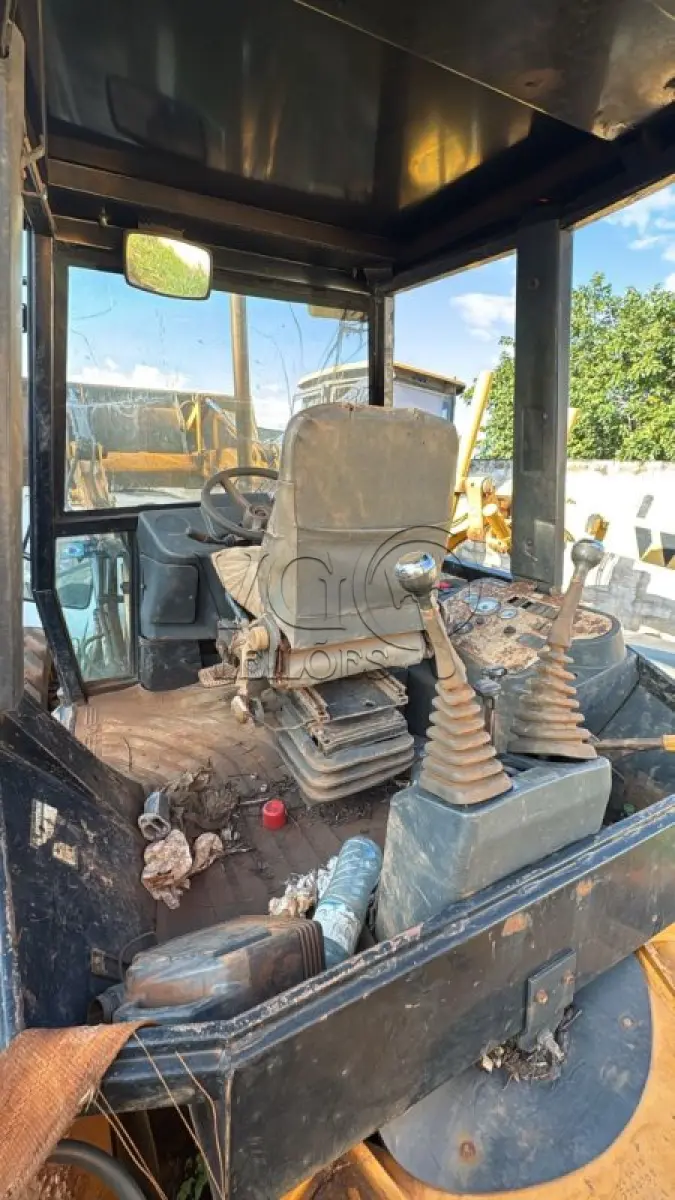 LOTE 006 - RETRO ESCAVADEIRA JCB 3C