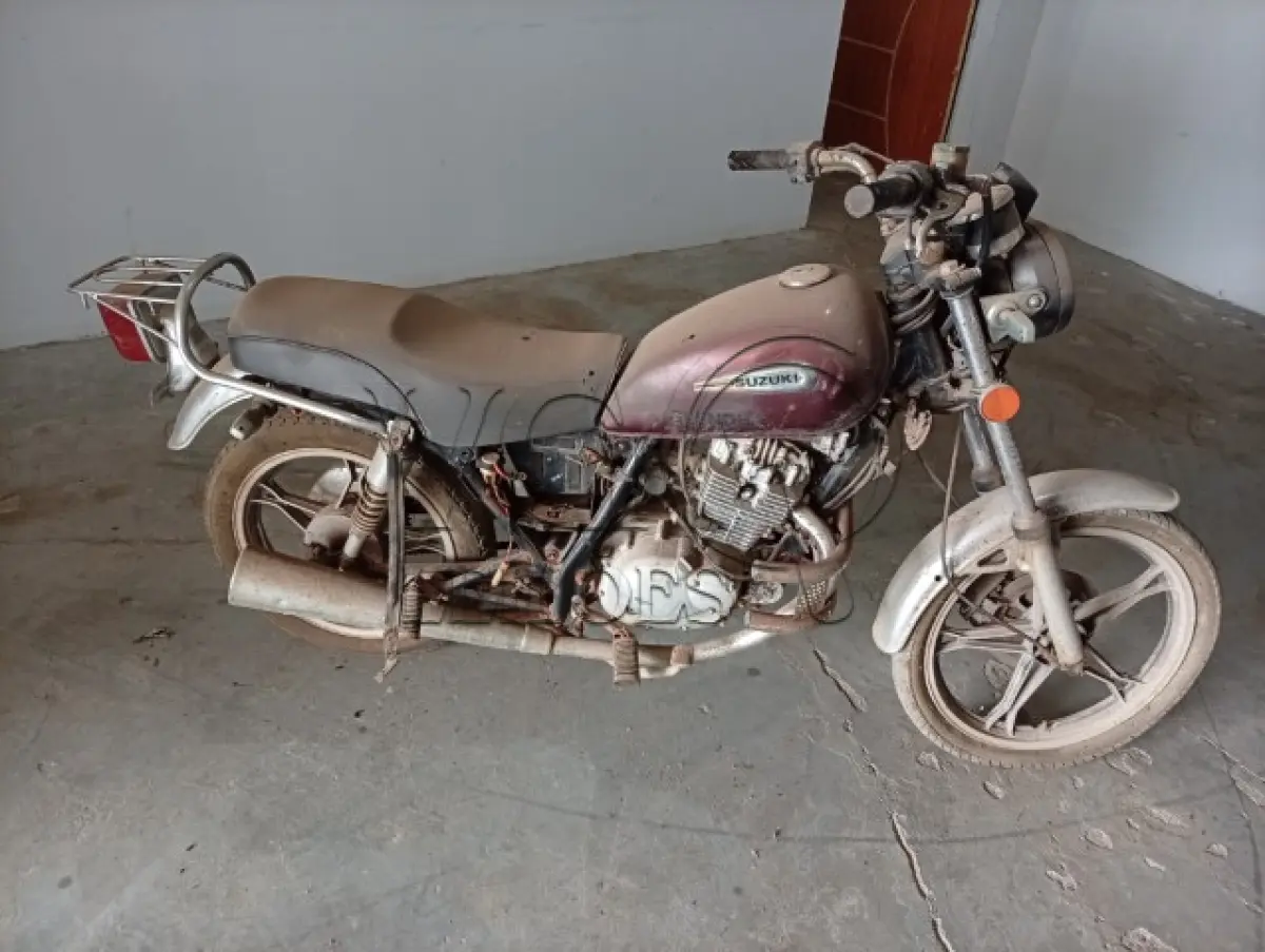 LOTE 026 - SUZUKI INTRUDER 125