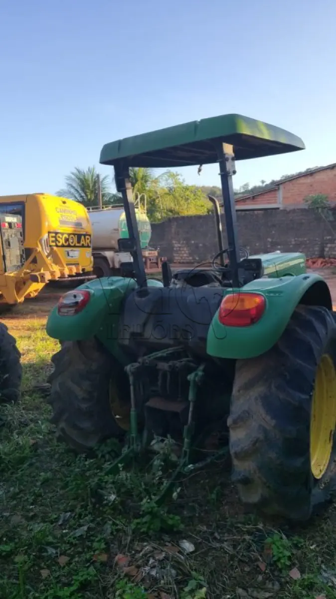 LOTE 006 - TRATOR 4x4 JOHN DEERE 5075 E (RECUPERÁVEL)
