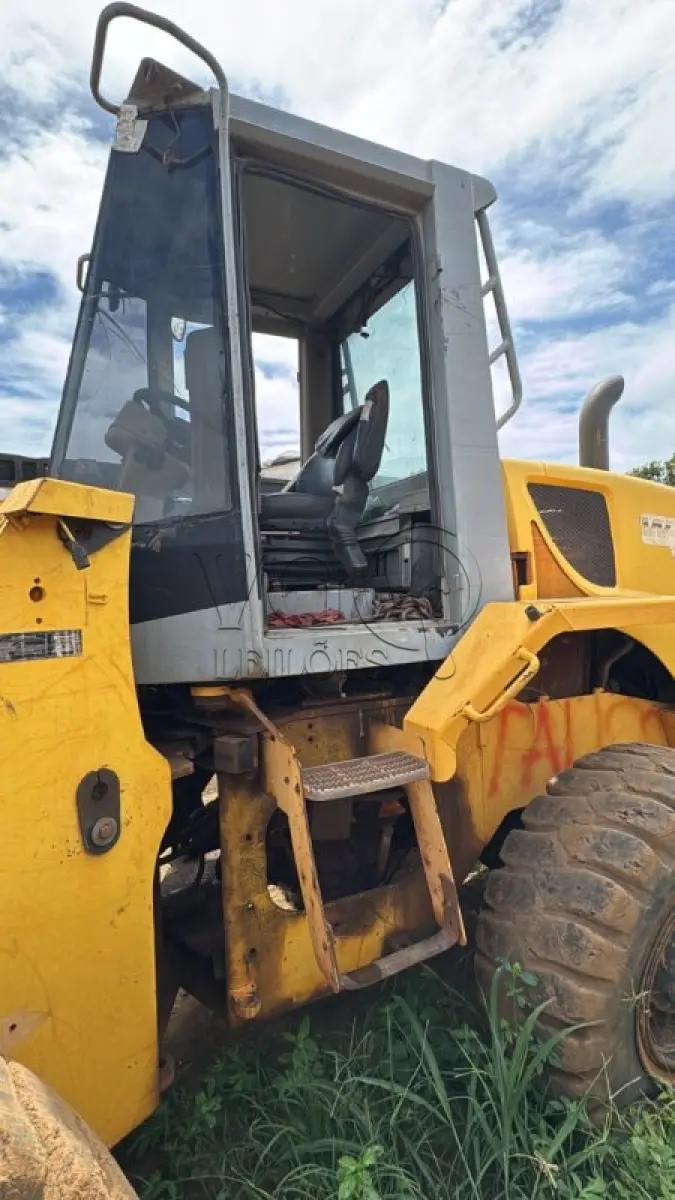 LOTE 007 - CARREGADEIRA NEW HOLLAND