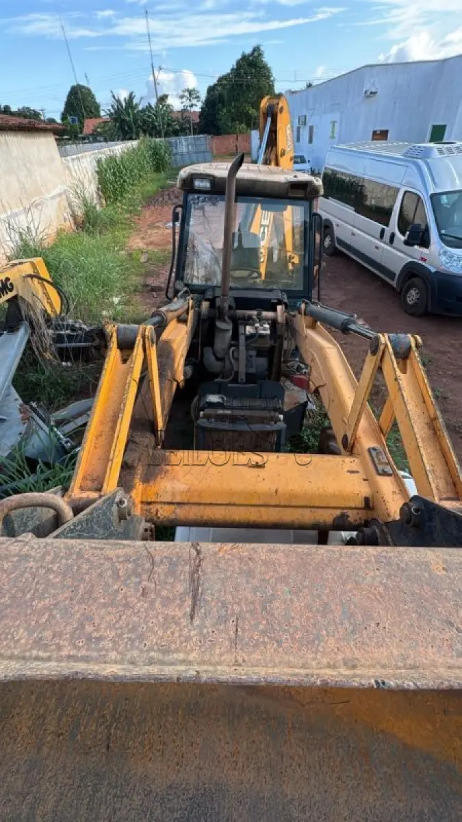LOTE 006 - RETRO ESCAVADEIRA JCB 3C