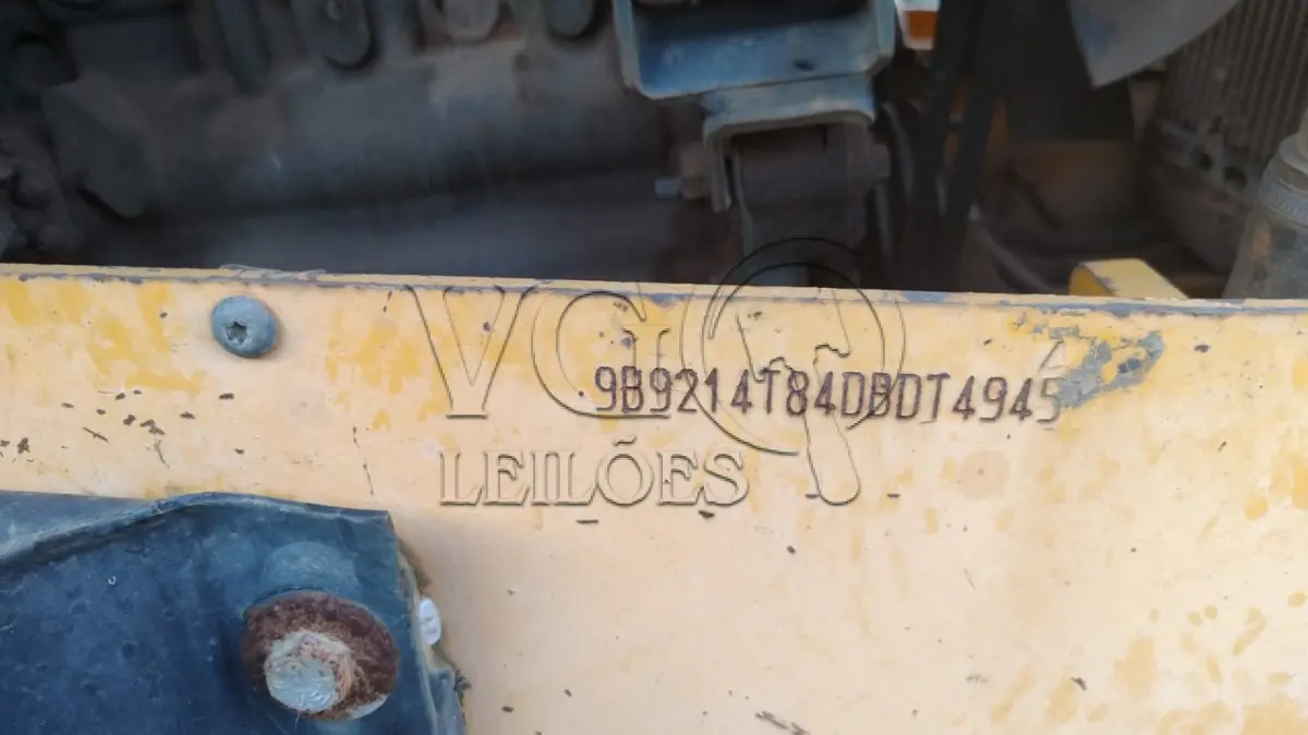LOTE 002 - RETRO-ESCAVADEIRA JCB 3C (SUCATA)