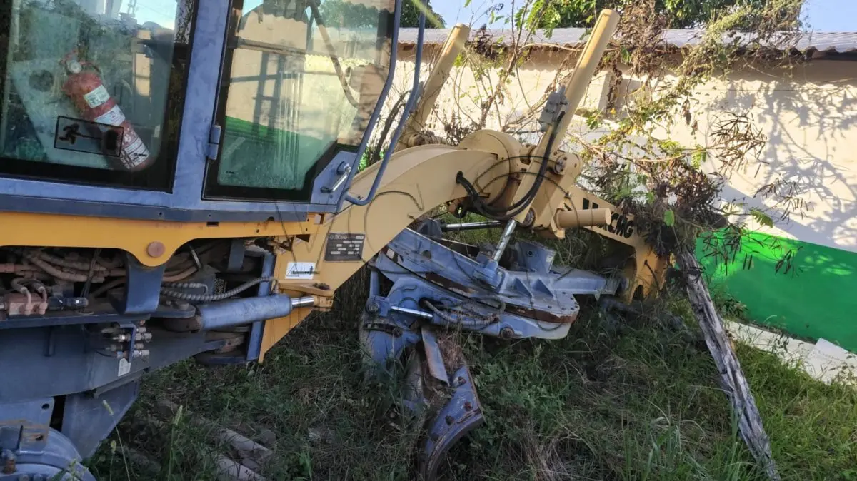 LOTE 003 - MOTONIVELADORA XCMG GR1803BR (RECUPERÁVEL)