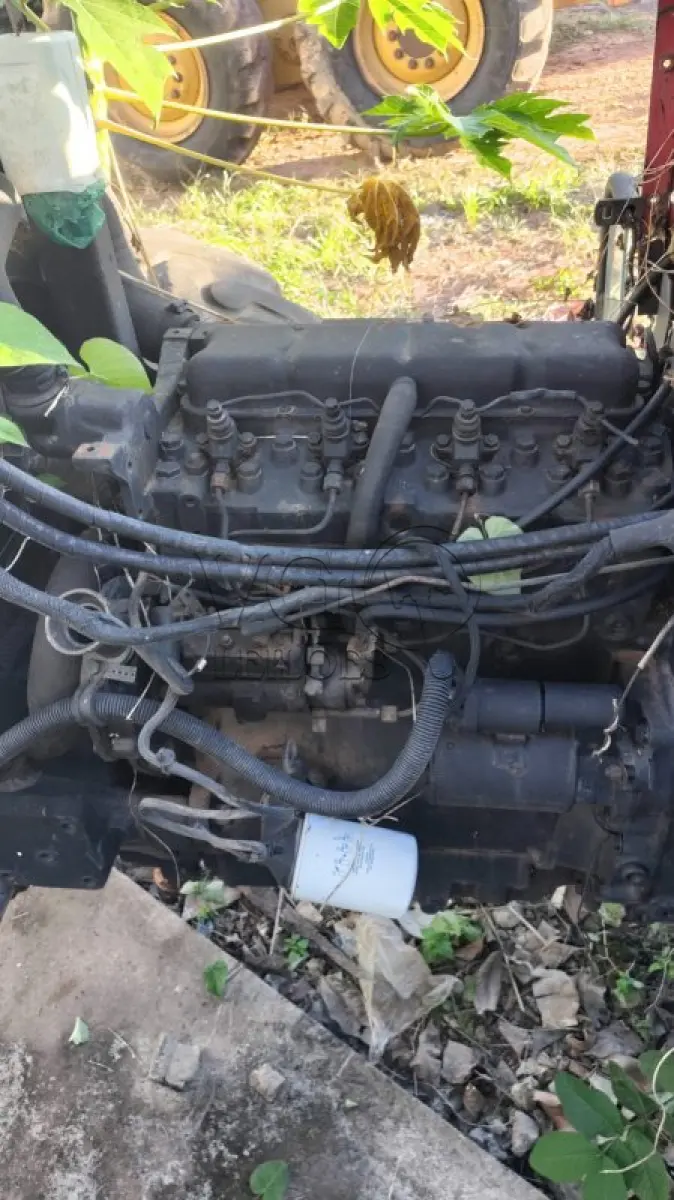 LOTE 004 - TRATOR MASSEY FERGUSON 275 (SUCATA)