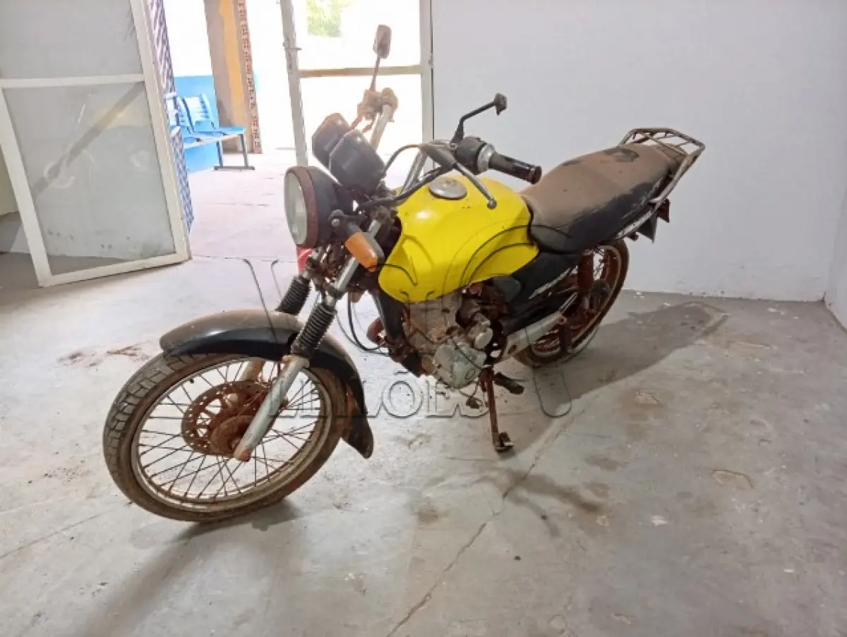 LOTE 009 - TITAN AMARELA