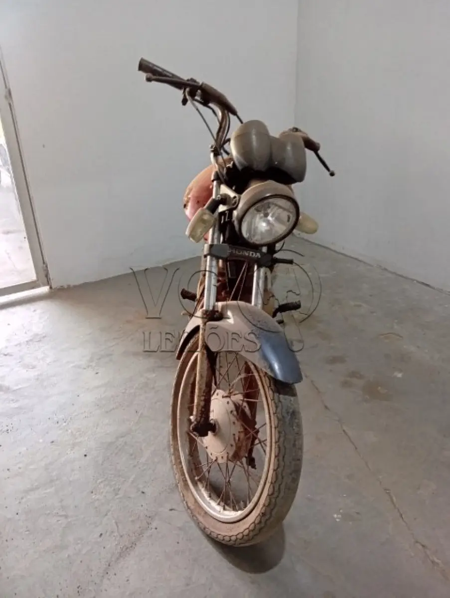 LOTE 007 - TITAN VERMELHA