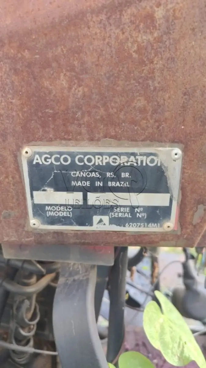 LOTE 004 - TRATOR MASSEY FERGUSON 275 (SUCATA)