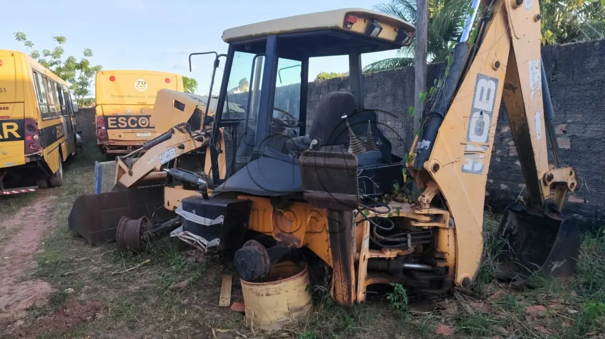 LOTE 002 - RETRO-ESCAVADEIRA JCB 3C (SUCATA)