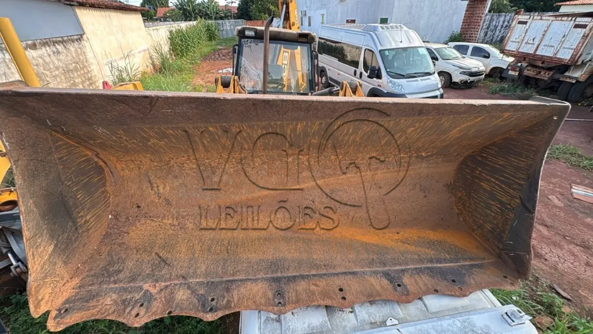 LOTE 006 - RETRO ESCAVADEIRA JCB 3C