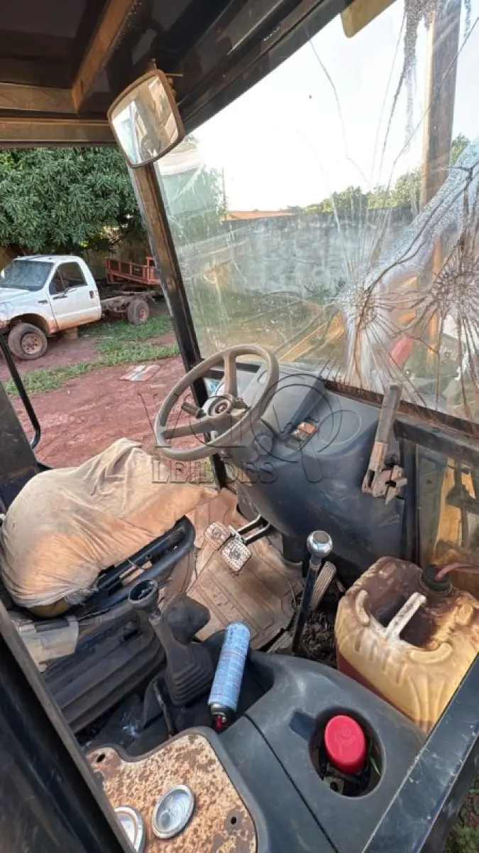 LOTE 006 - RETRO ESCAVADEIRA JCB 3C