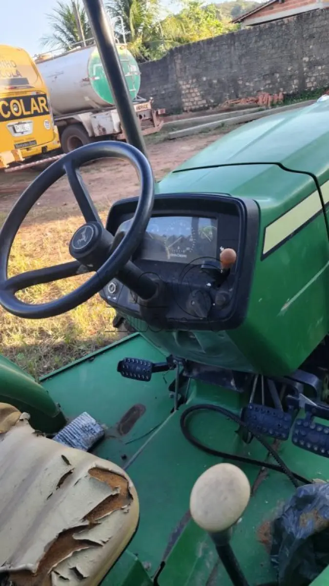 LOTE 006 - TRATOR 4x4 JOHN DEERE 5075 E (RECUPERÁVEL)