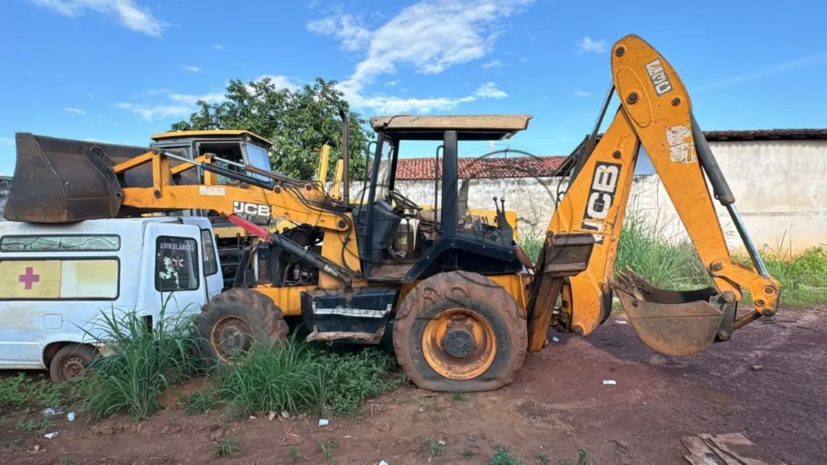 LOTE 006 - RETRO ESCAVADEIRA JCB 3C