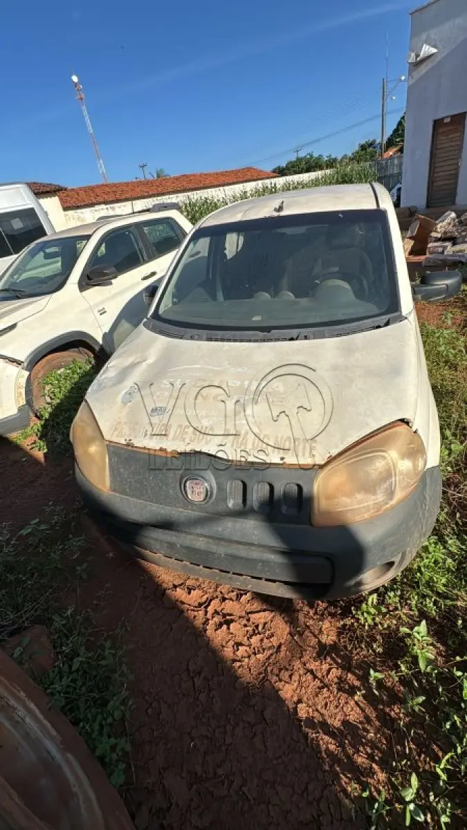 LOTE 003 - FIAT / UNO VIVACE 1.0; ANO/MODELO: 2012/2013