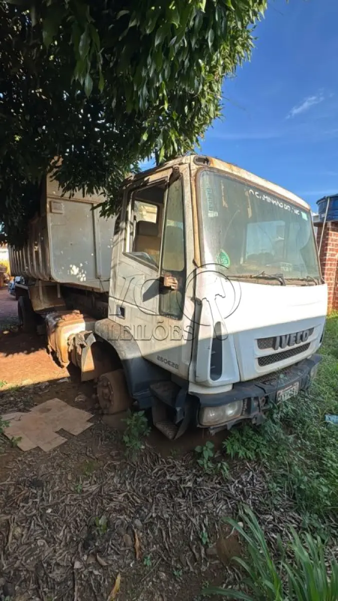 LOTE 004 - IVECO / TECTOR 260E28