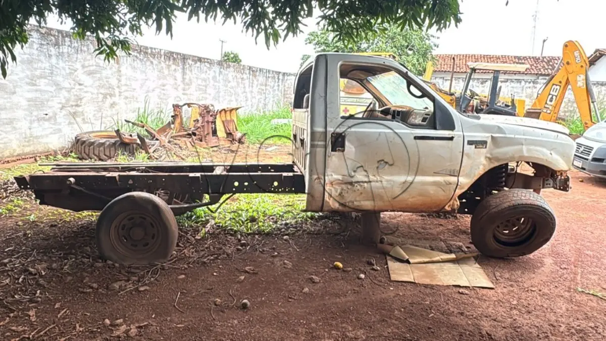 LOTE 002 - FORD / F350 G; ANO/MODELO: 2002/2003