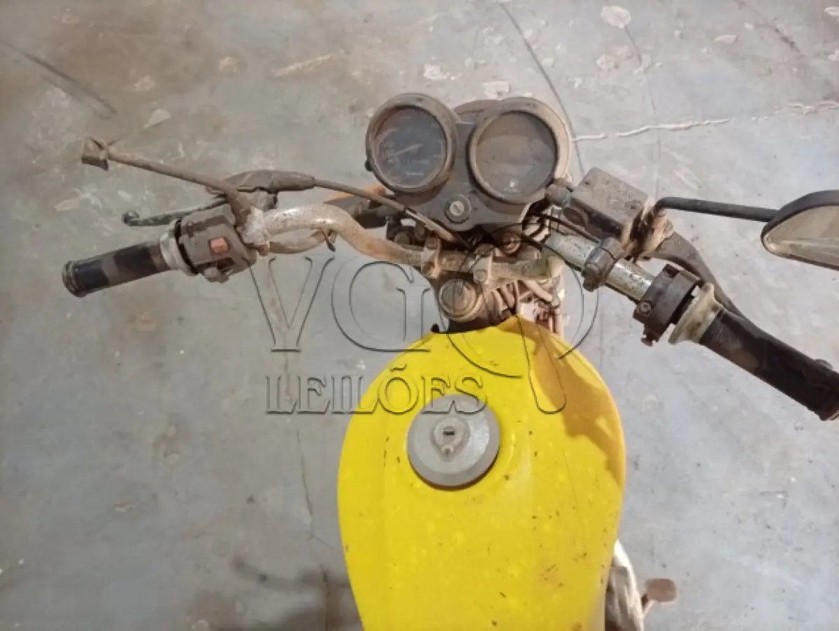 LOTE 009 - TITAN AMARELA