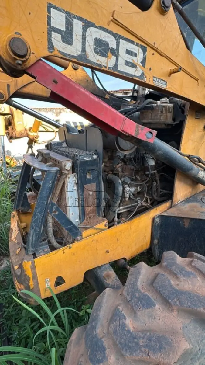LOTE 006 - RETRO ESCAVADEIRA JCB 3C