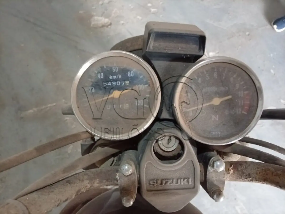 LOTE 026 - SUZUKI INTRUDER 125