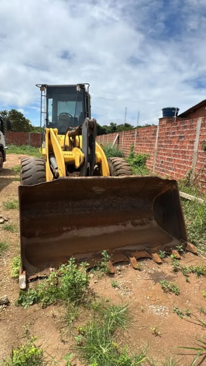 LOTE 007 - CARREGADEIRA NEW HOLLAND