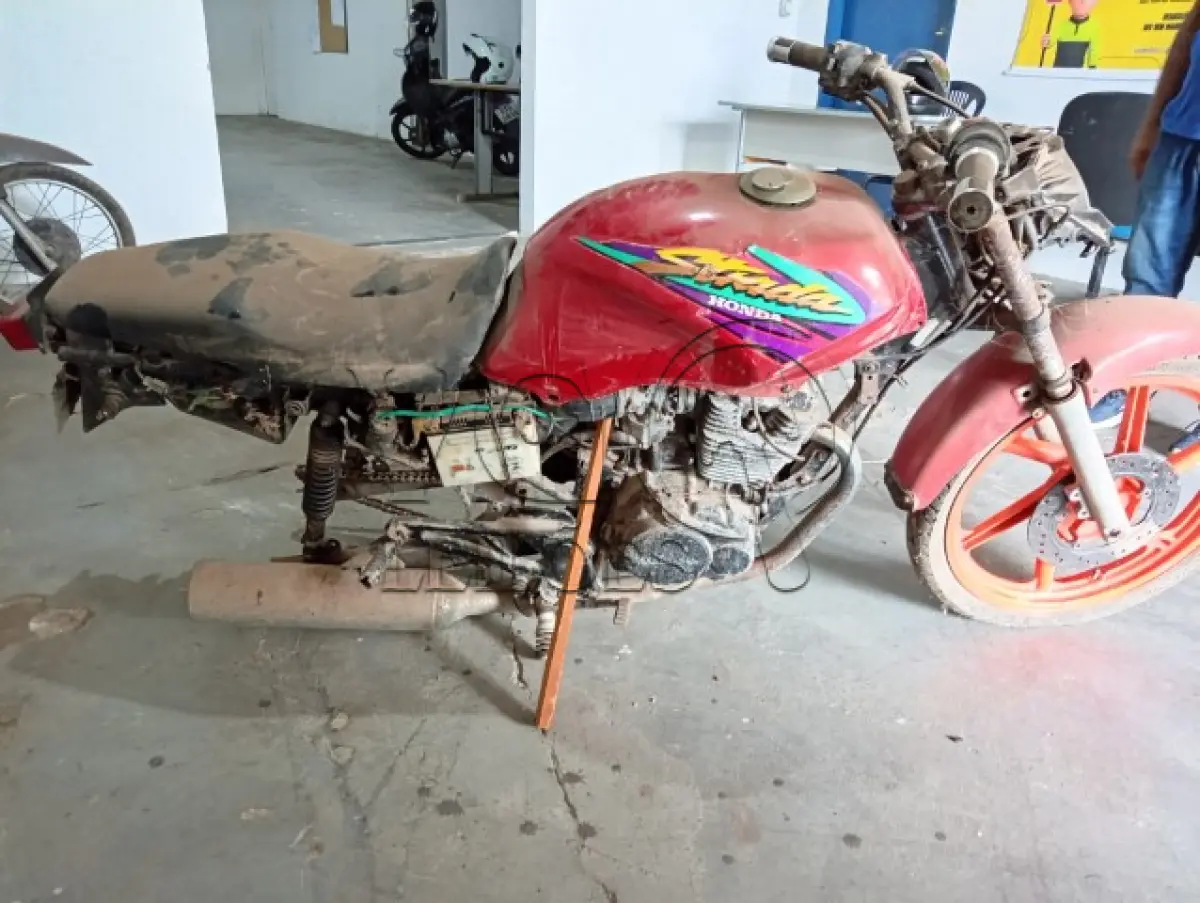 LOTE 021 - HONDA CBX STRADA 200