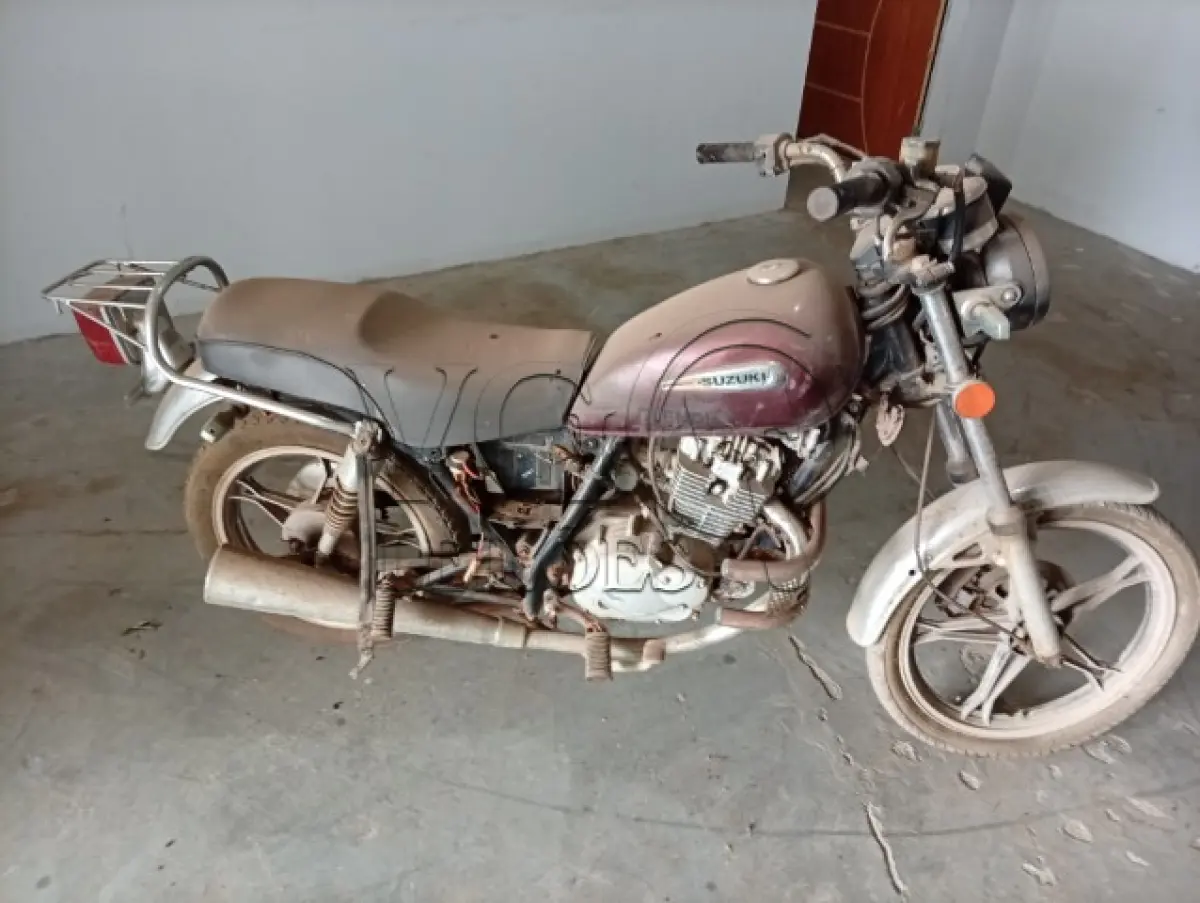 LOTE 026 - SUZUKI INTRUDER 125