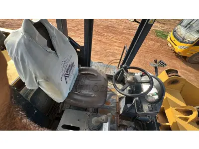 LOTE 021 - PÁ CARREGADEIRA EDUGEM
