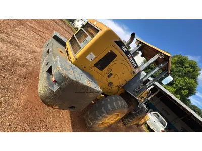 LOTE 021 - PÁ CARREGADEIRA EDUGEM